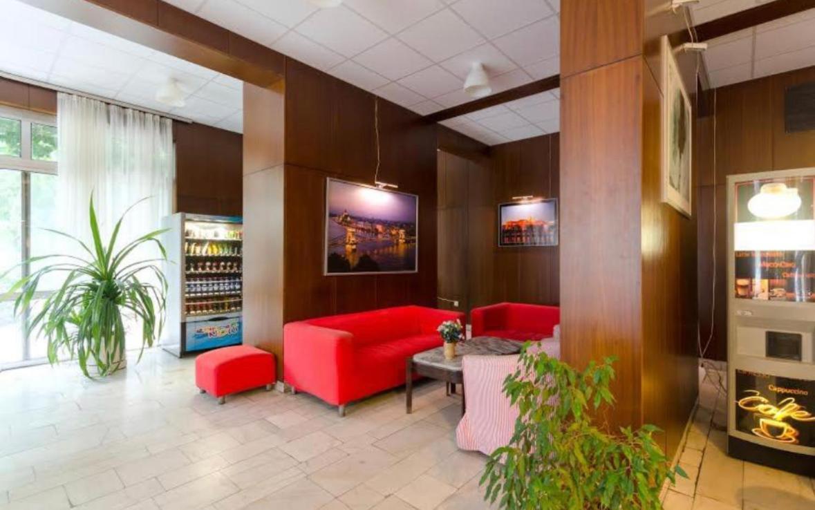 Hermina Apartmanok Westend Boedapest Buitenkant foto