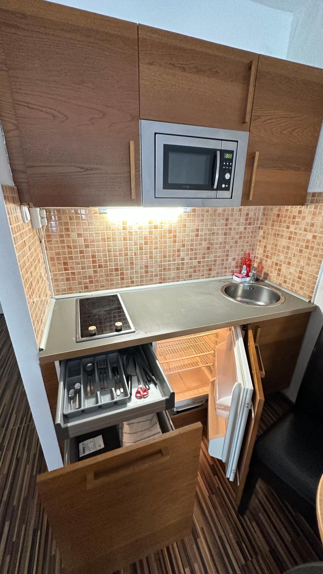 Hermina Apartmanok Westend Boedapest Buitenkant foto