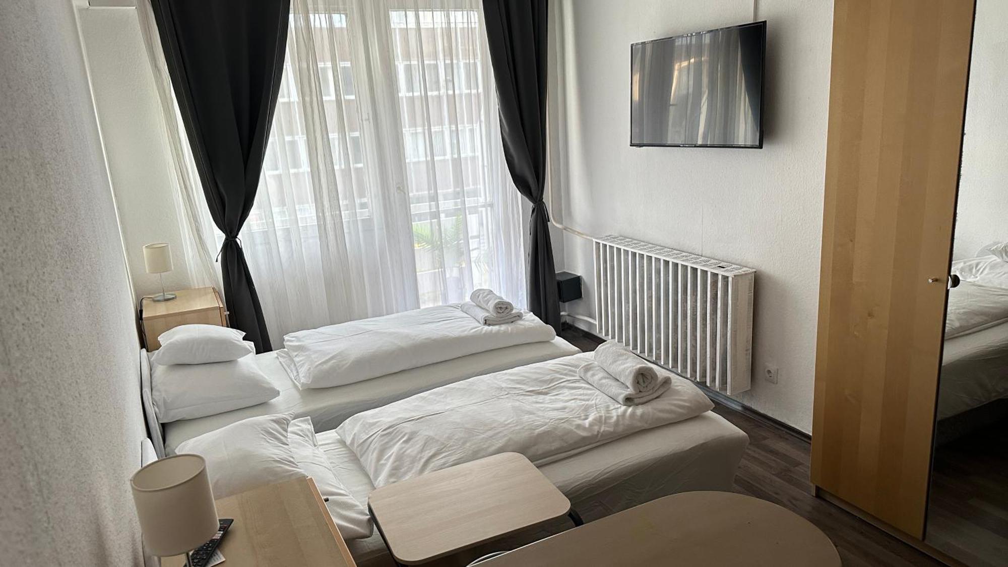 Hermina Apartmanok Westend Boedapest Buitenkant foto